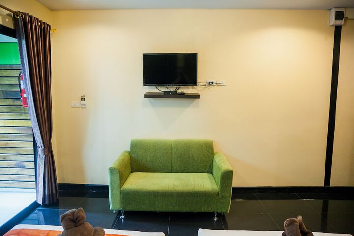 Room 12 of 33