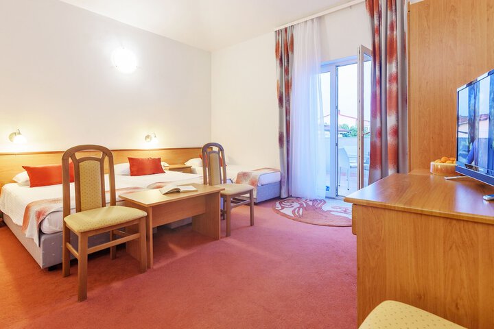 Room 7 of 38