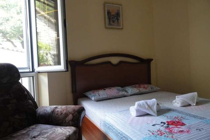 Room 7 of 25