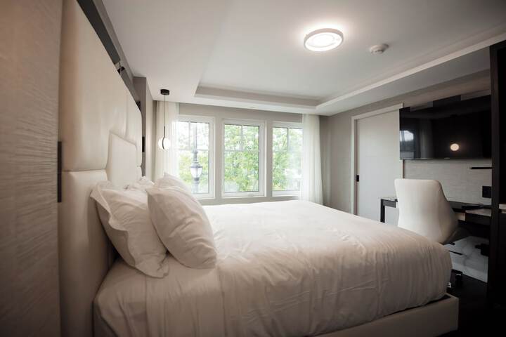Room 8 of 18