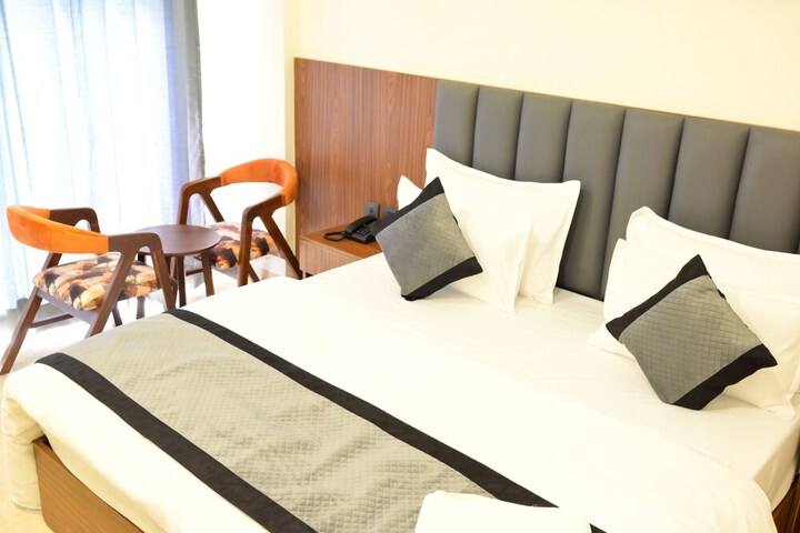 Room 7 of 10