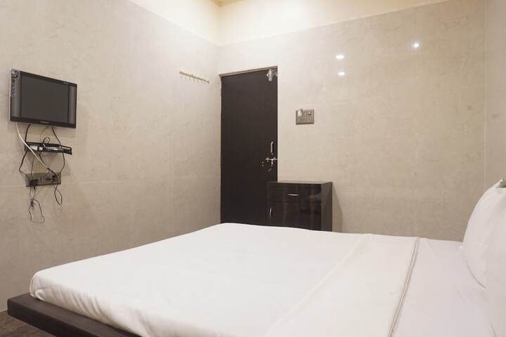 Room 8 of 25