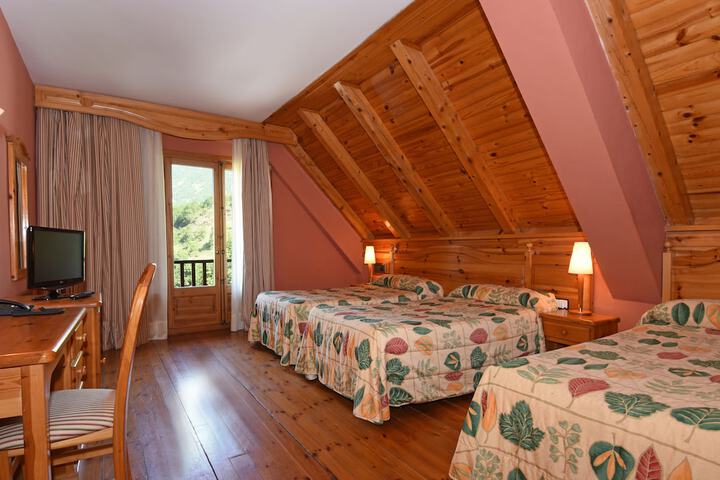 Room 6 of 33