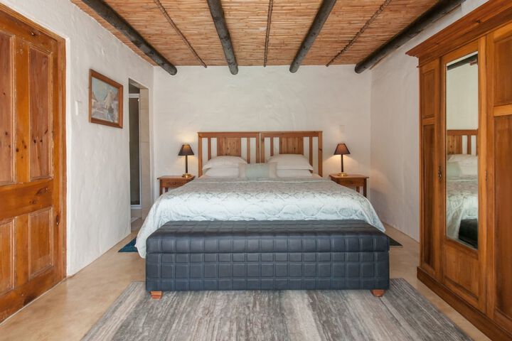Room 4 of 160
