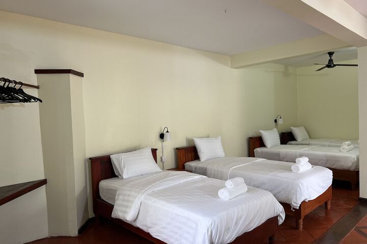 Room 6 of 80