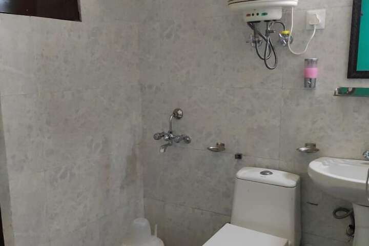 Room 10 of 24