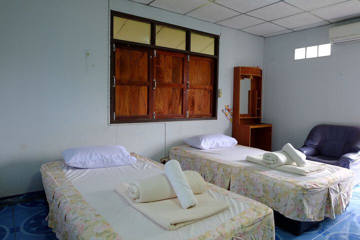 Room 4 of 12
