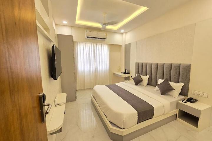 Room 7 of 19