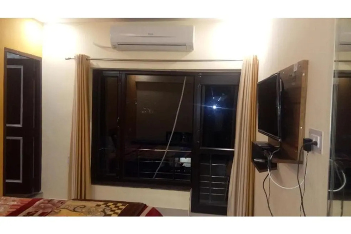 Room 2 of 4