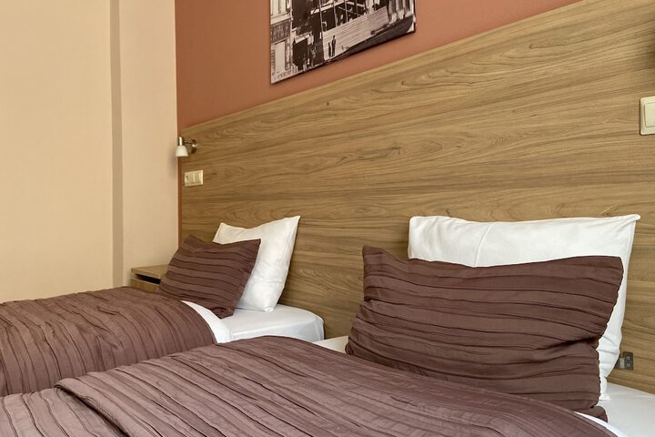 Room 15 of 35