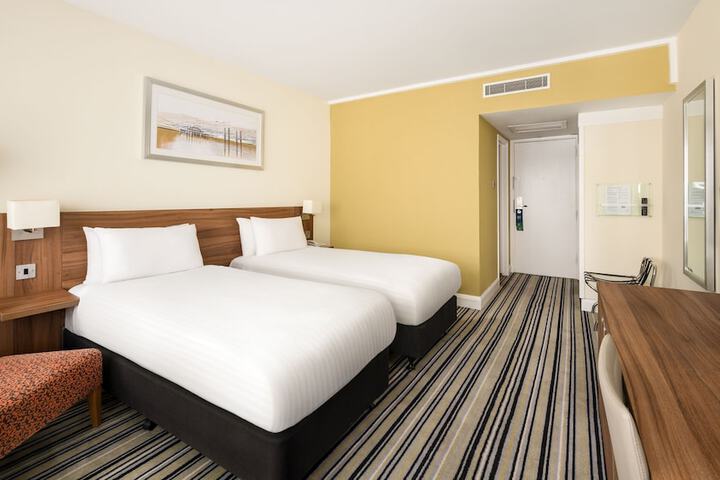 Room 34 of 137