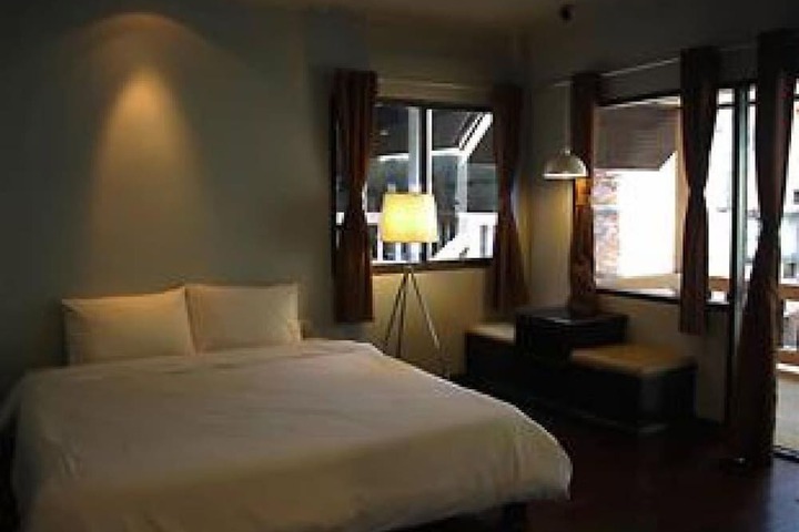 Room 3 of 8