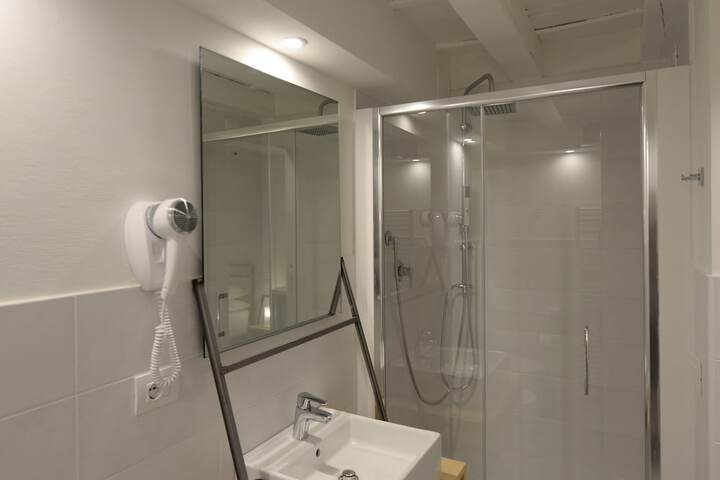 Room 9 of 36