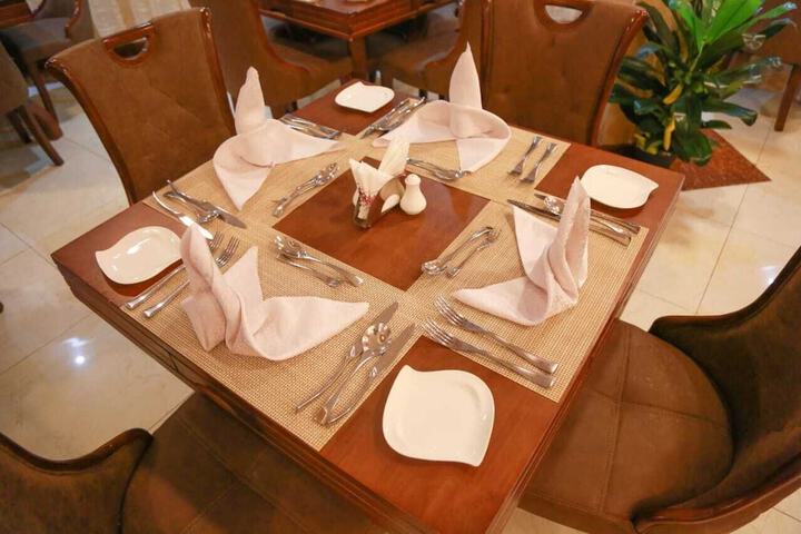 Dining 34 of 51