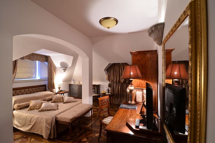Room 16 of 142