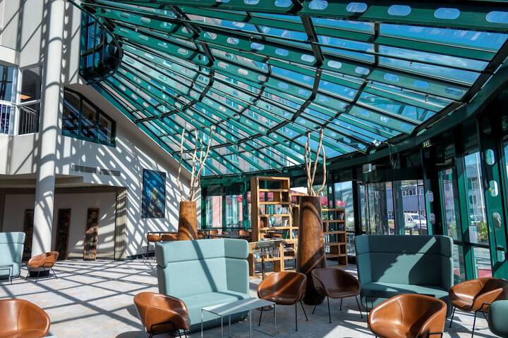 Guest Lobby