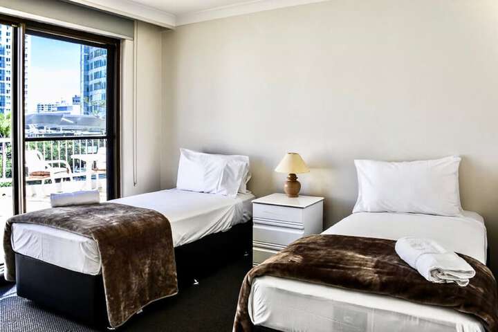 Room 5 of 40