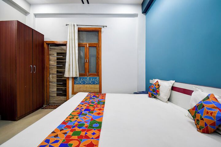 Room 10 of 27