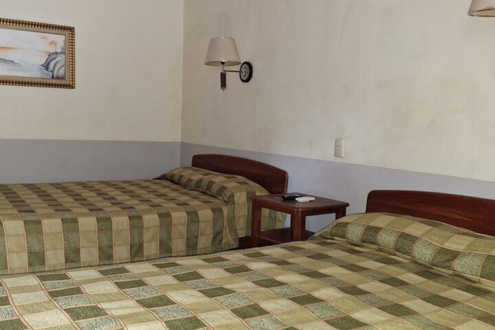 Room 4 of 10