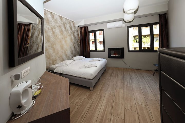 Room 85 of 200