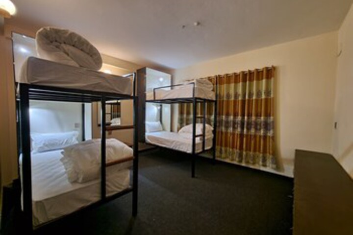 Room 16 of 33
