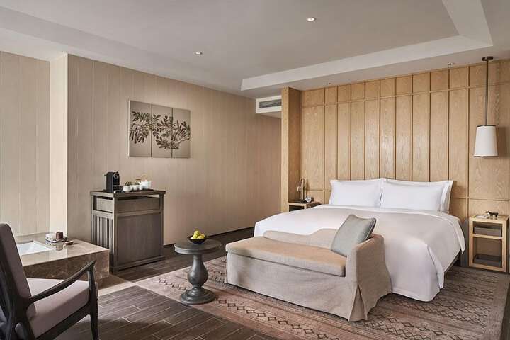 Room 27 of 140
