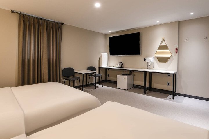 Room 7 of 78