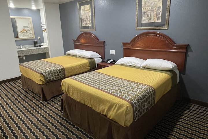 Room 10 of 25