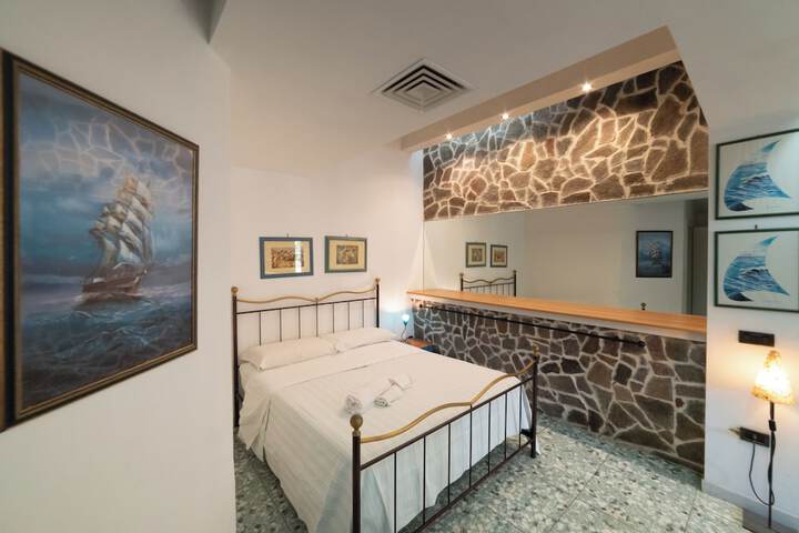 Room 6 of 28