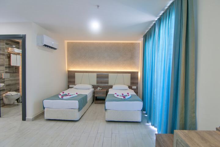 Room 13 of 65