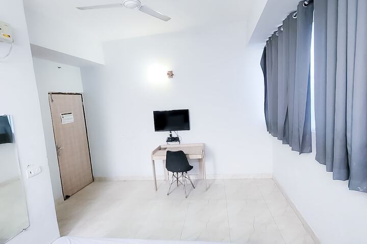 Room 7 of 18