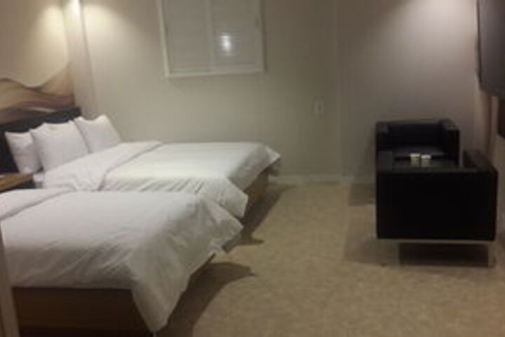 Room 15 of 33