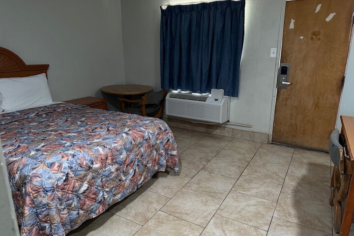 Room 15 of 60