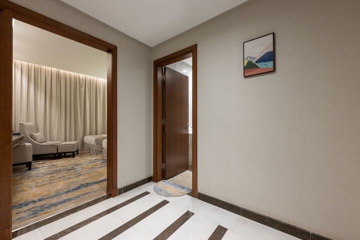 Room 10 of 19