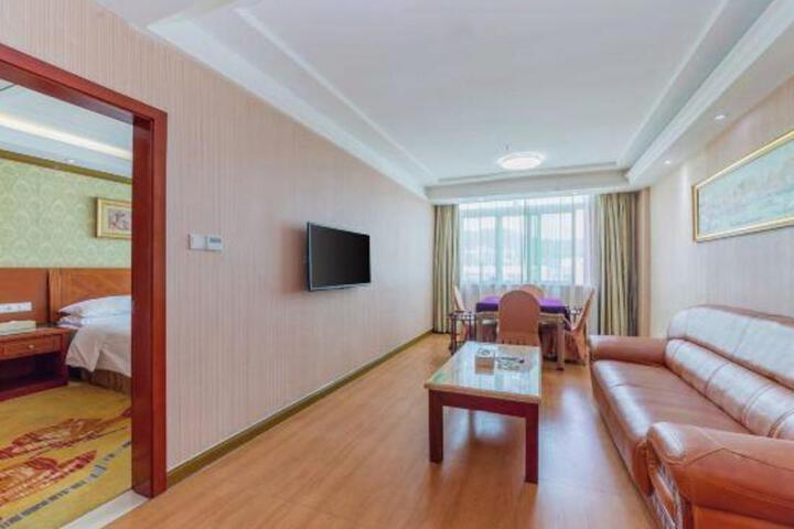 Room 33 of 45