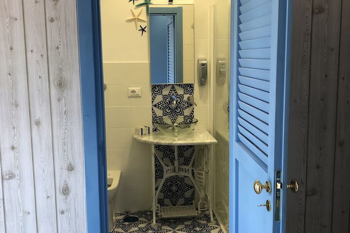 Room 18 of 65