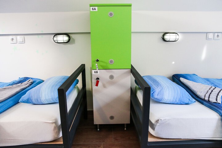 Room 7 of 65