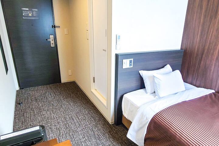 Room 5 of 19