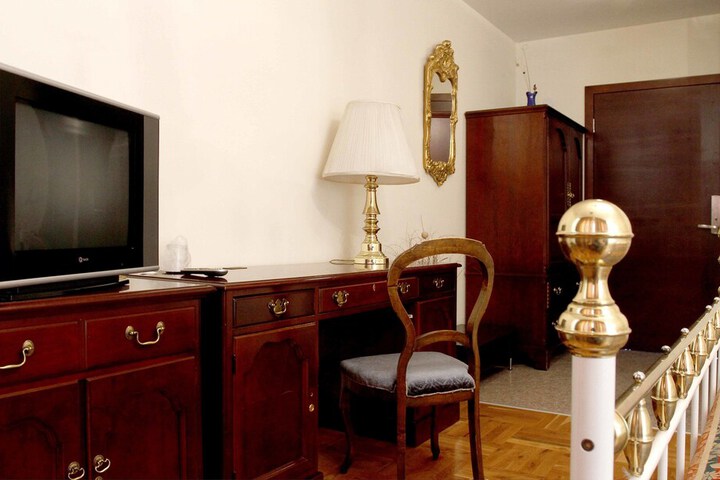 Room 8 of 49