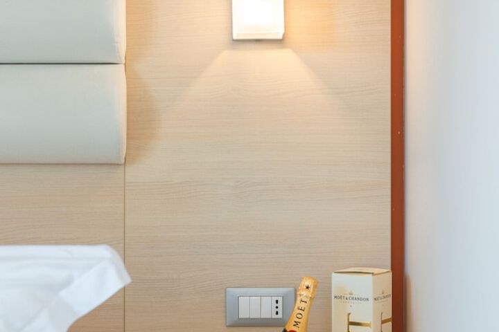 Room 83 of 196