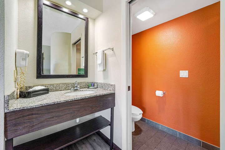 Room 12 of 25