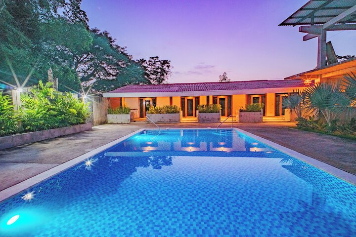 Pool 33 of 43