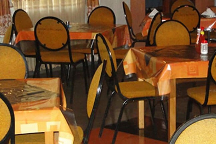 Dining 8 of 12