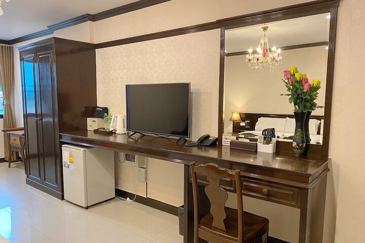 Room 7 of 19