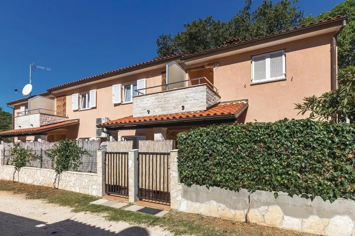 Awesome Home in Banjole With Wifi and 1 Bedrooms