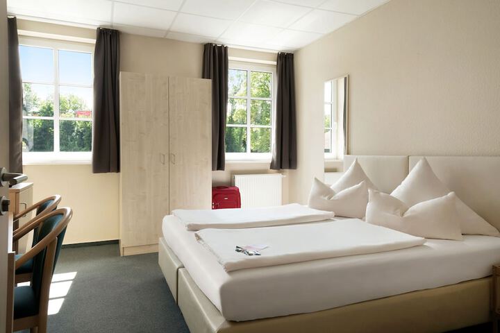 Room 6 of 67