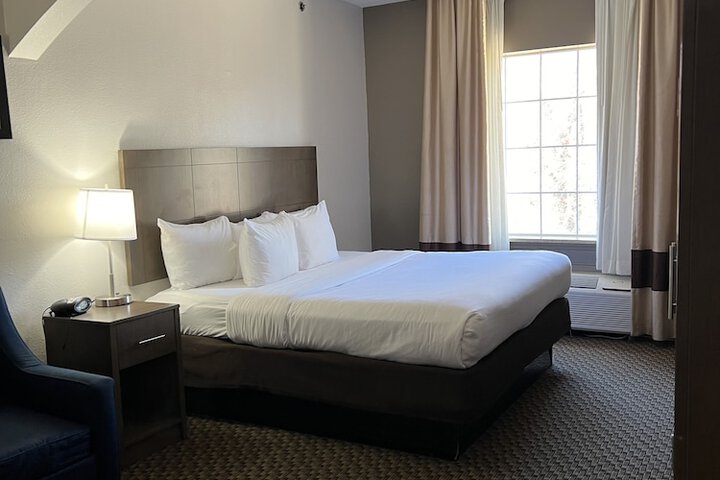 1 King Bed Suite (9 of 17)