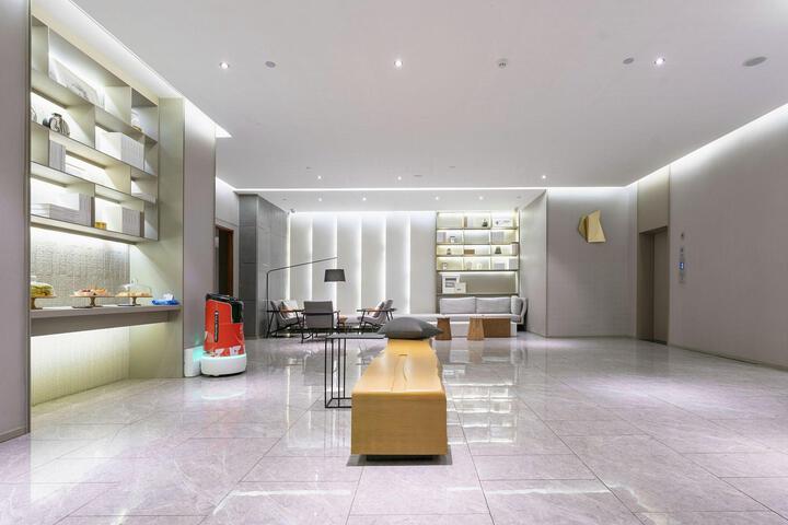 Lounge 19 of 23