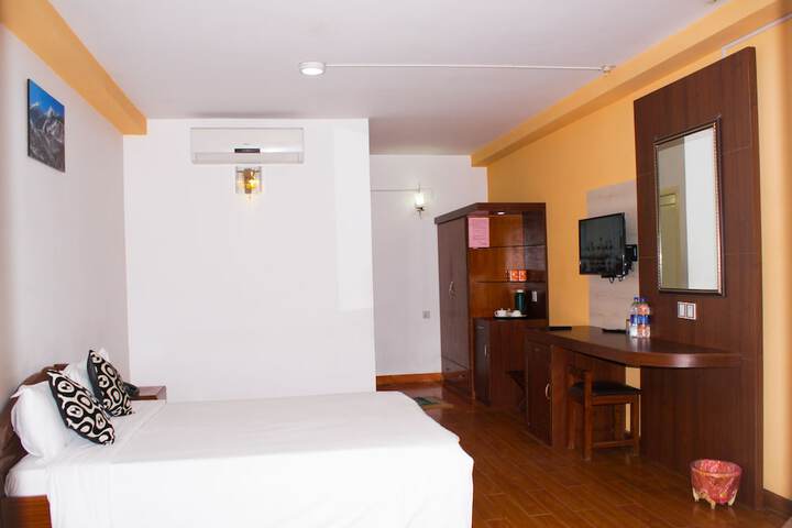 Room 8 of 32