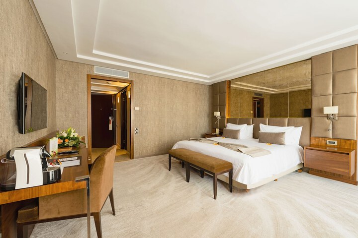 Room 8 of 63